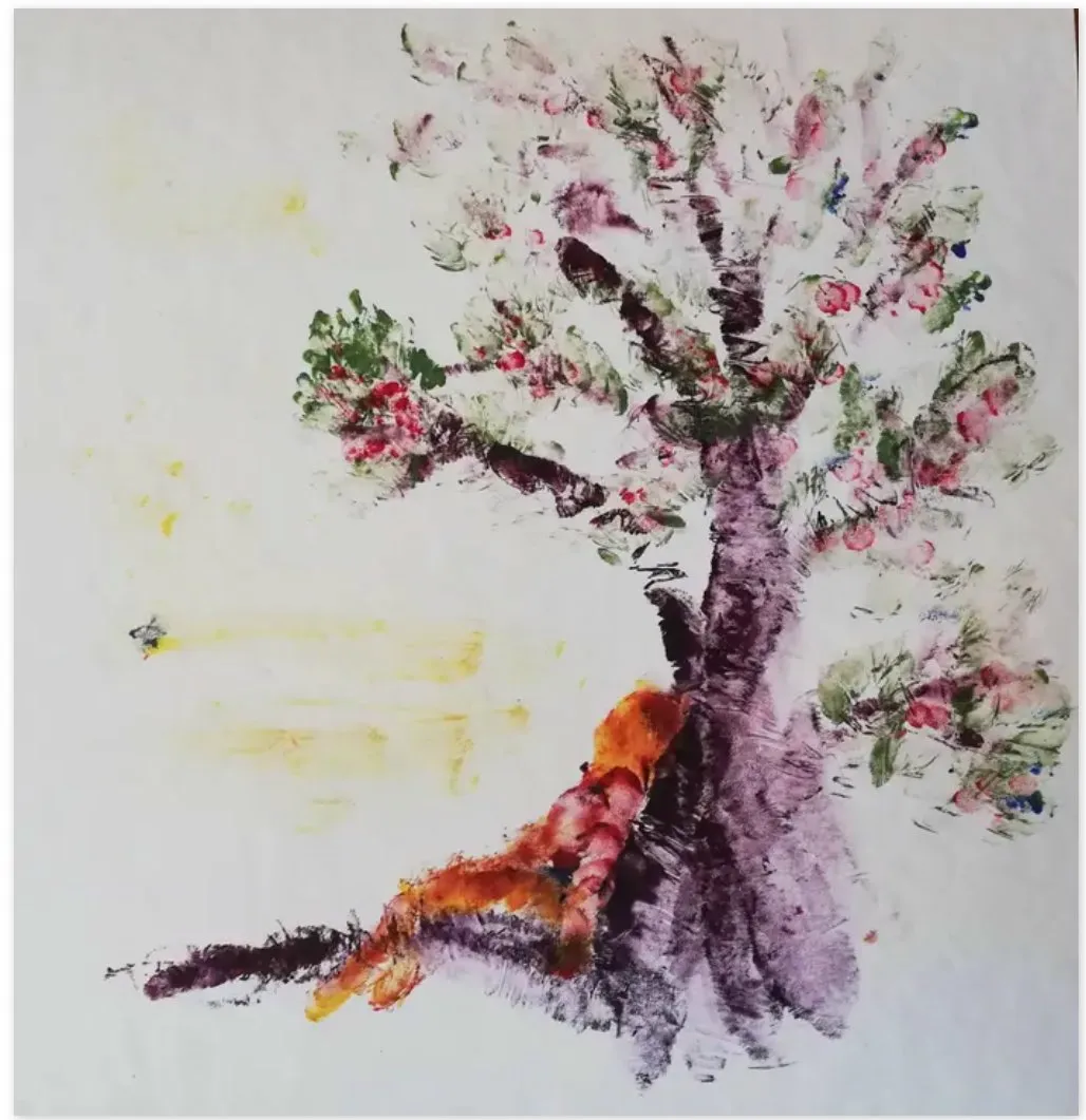 Blühender Baum mit Figur, 2023. Ölgemälde von Bai Nike. Ein blühender Baum in Rosa- und Lilatönen mit ruhender Figur.